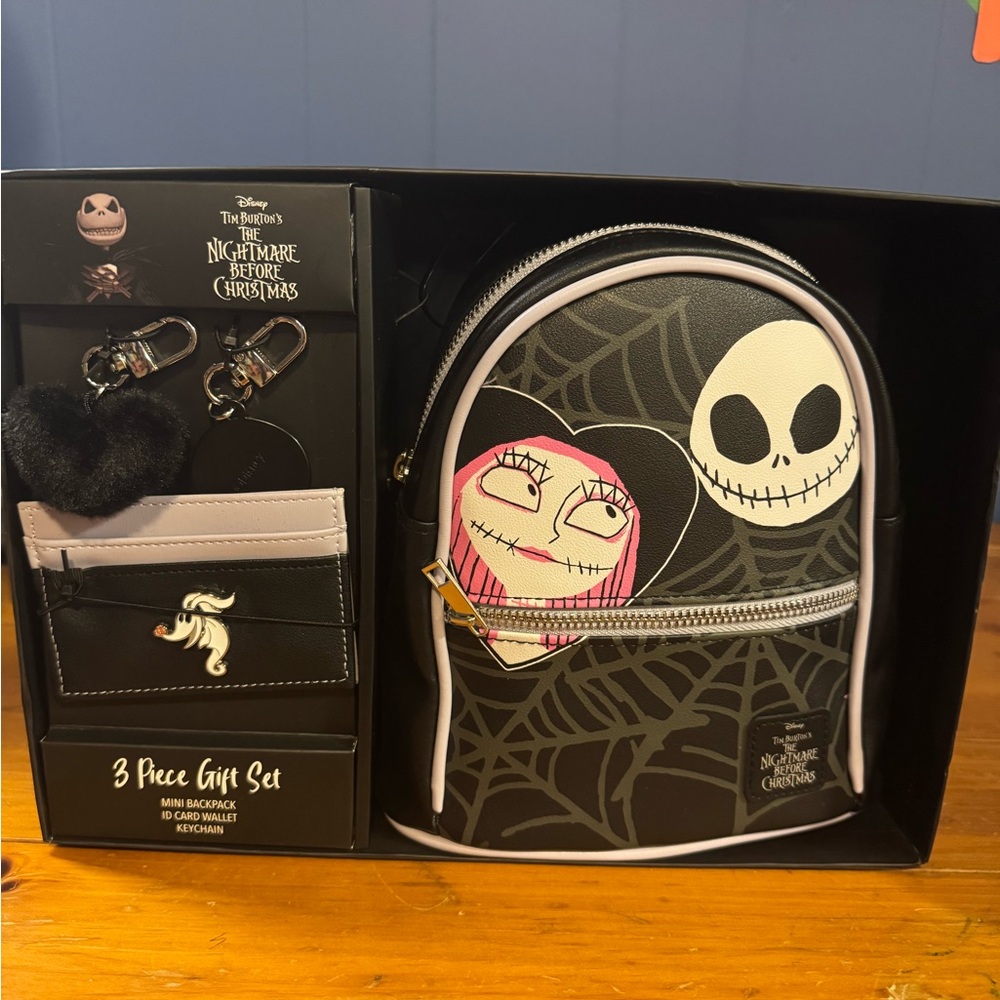 Disney Tim Burton’s Nightmare Before 3 piece set.